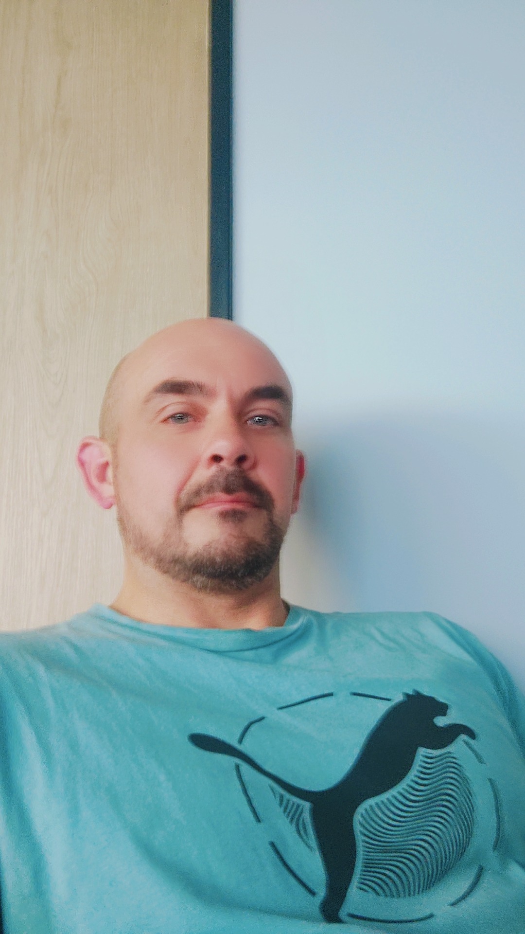Profil de Azouz, 41 ans, TS Suisse à Viège