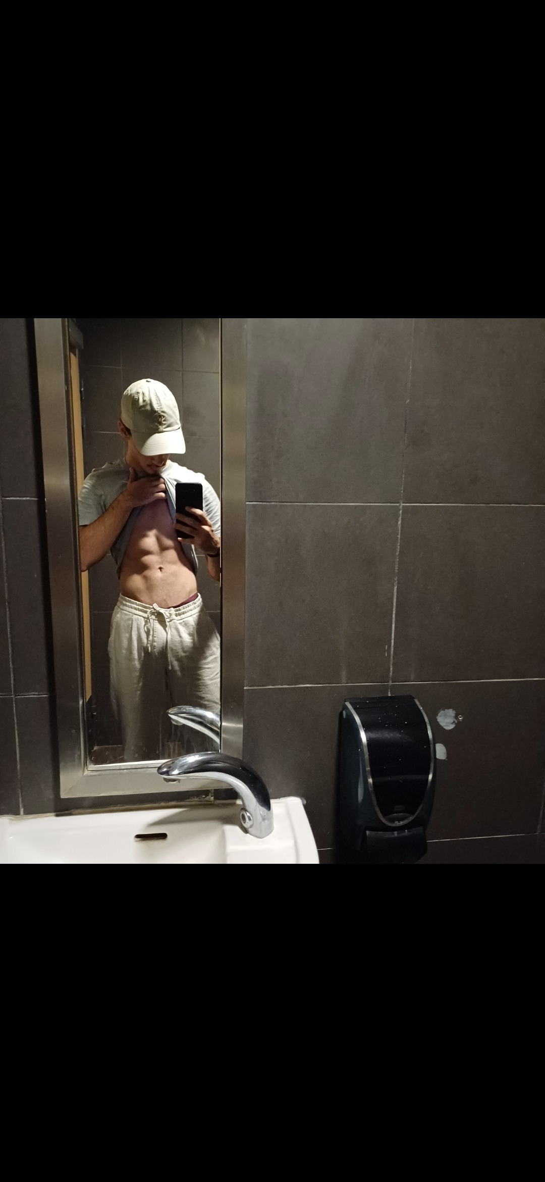 Profil de Hendrick, 21 ans, TS Suisse à Isone