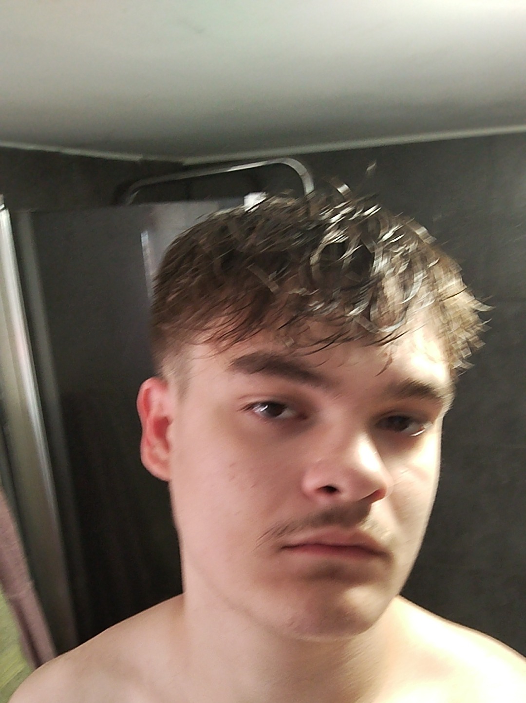 Profil de Dan, 19 ans, TS Suisse à Tenna