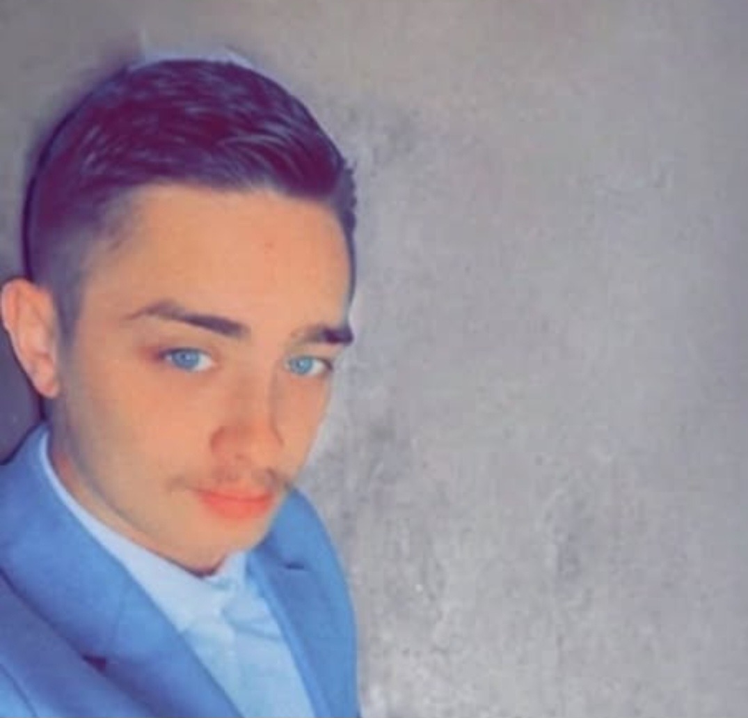 Profil de Giovane, 23 ans, TS Suisse à Rue