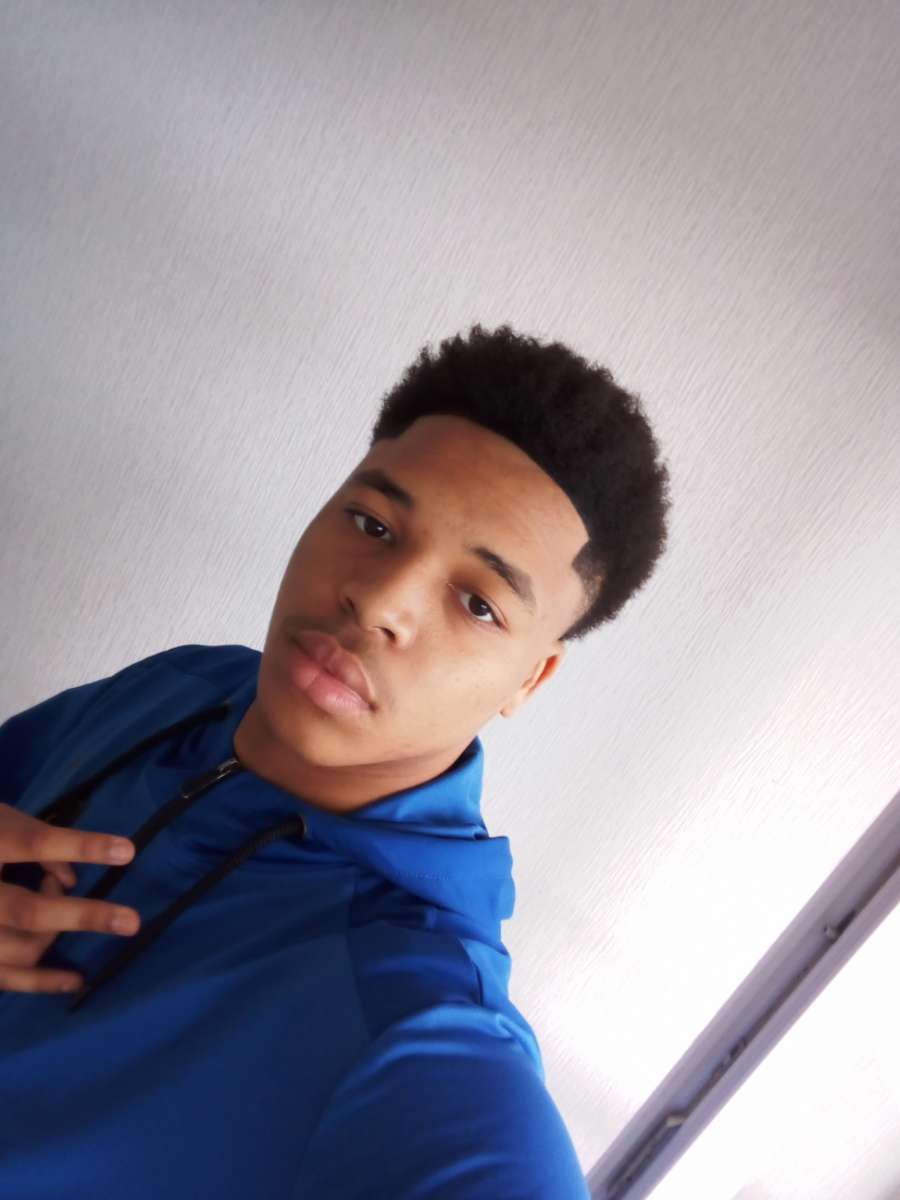 Profil de Issiaka, 19 ans, TS Suisse à Widen