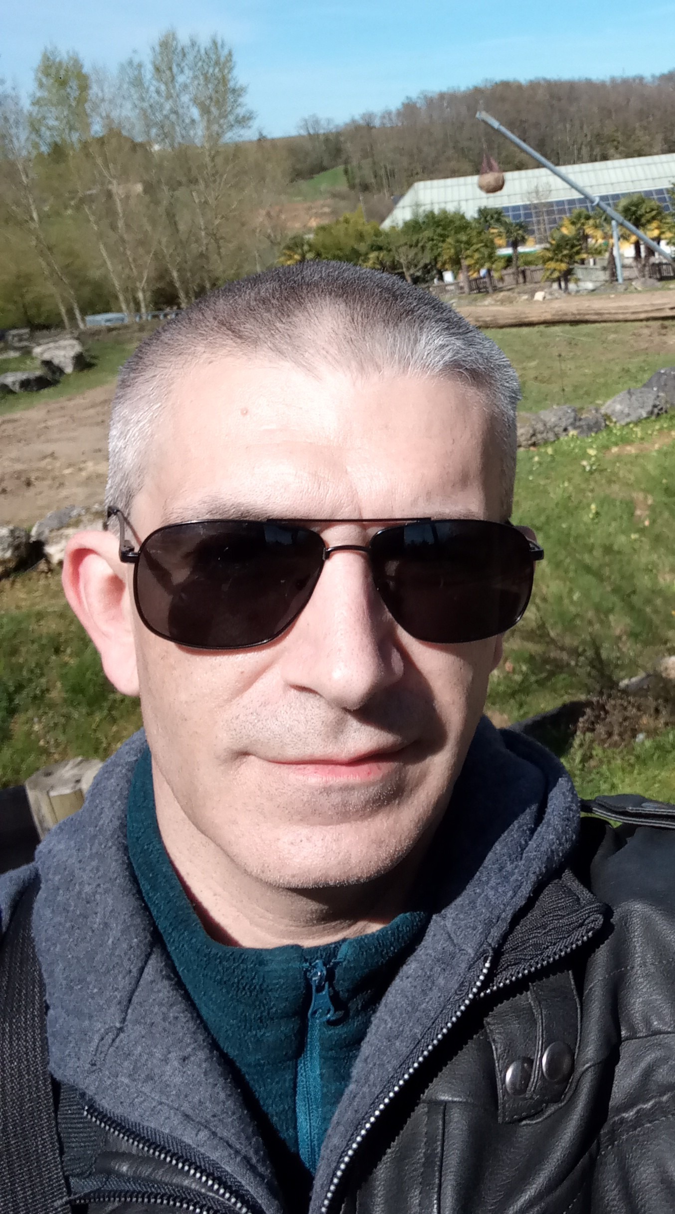 Profil de Nasreddine, 46 ans, TS Suisse à Lätti