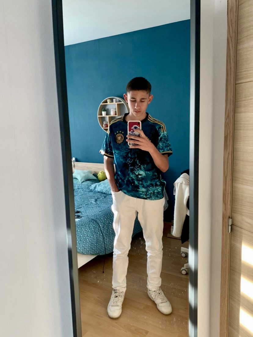 Profil de Otmane, 22 ans, TS Suisse à Lodano