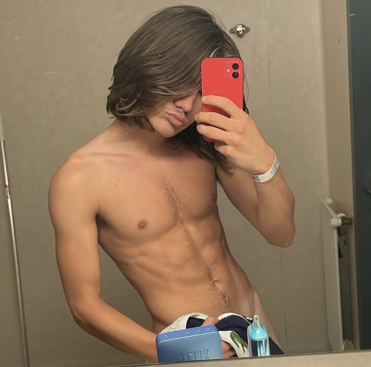 Profil de Eliacin, 21 ans, TS Suisse à Plasselb