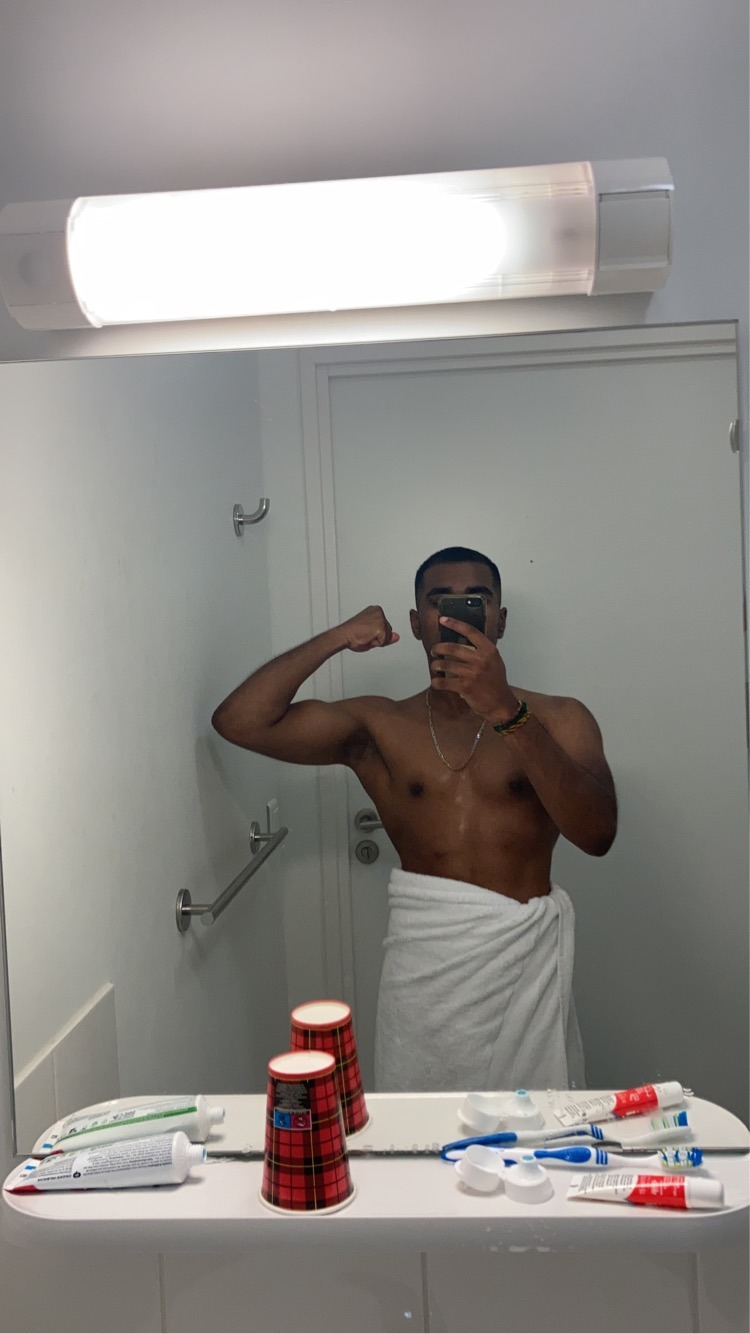 Profil de Elon, 27 ans, TS Suisse à Martina