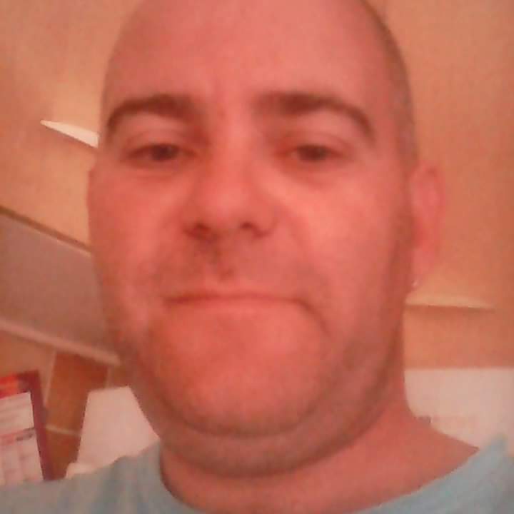 Profil de Yolas, 43 ans, TS Suisse à Lonay