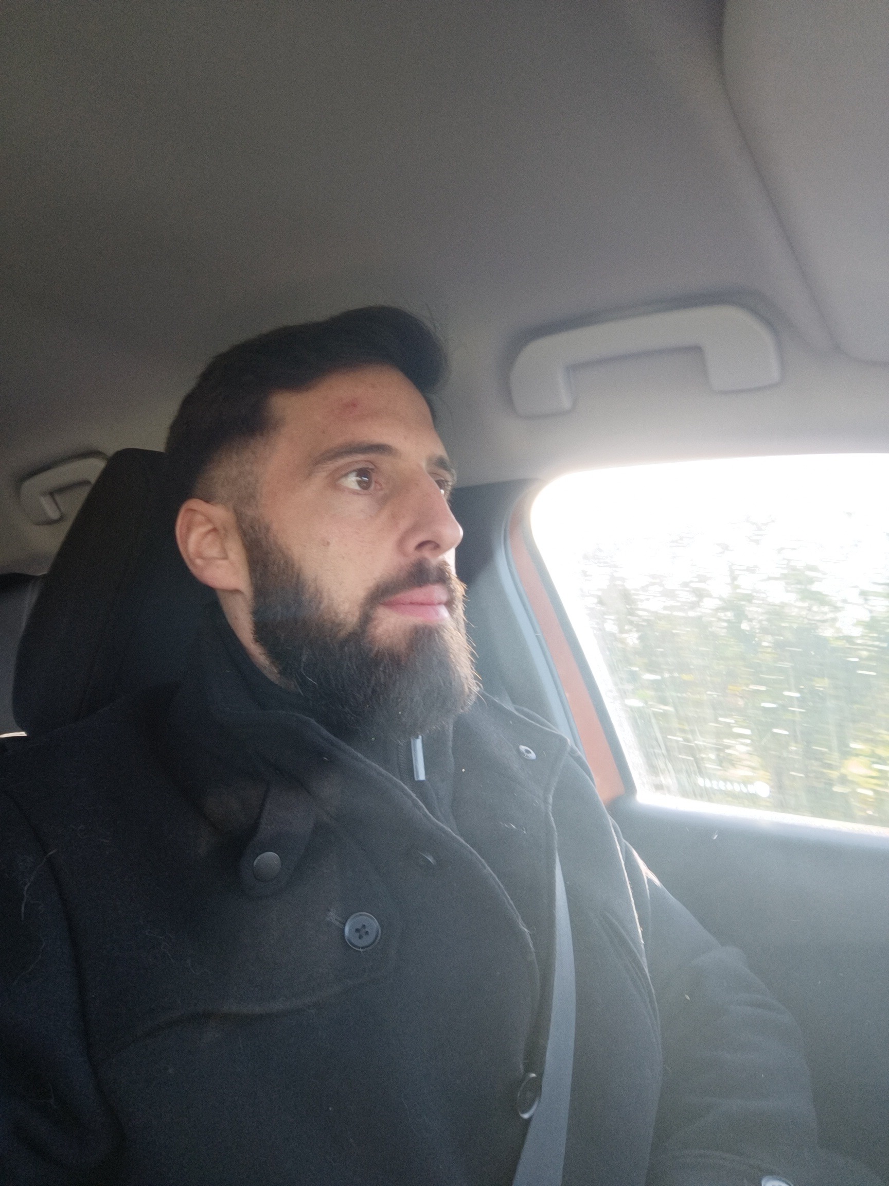 Profil de Amador, 31 ans, TS Suisse à Cotterd
