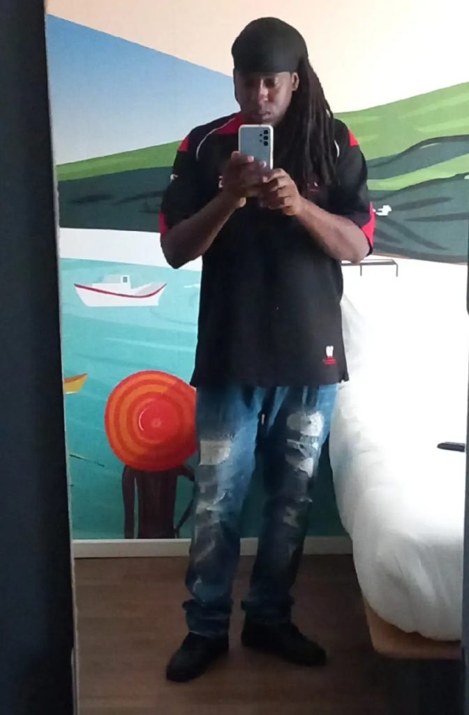 Profil de Massamba, 45 ans, TS Suisse à Perlen