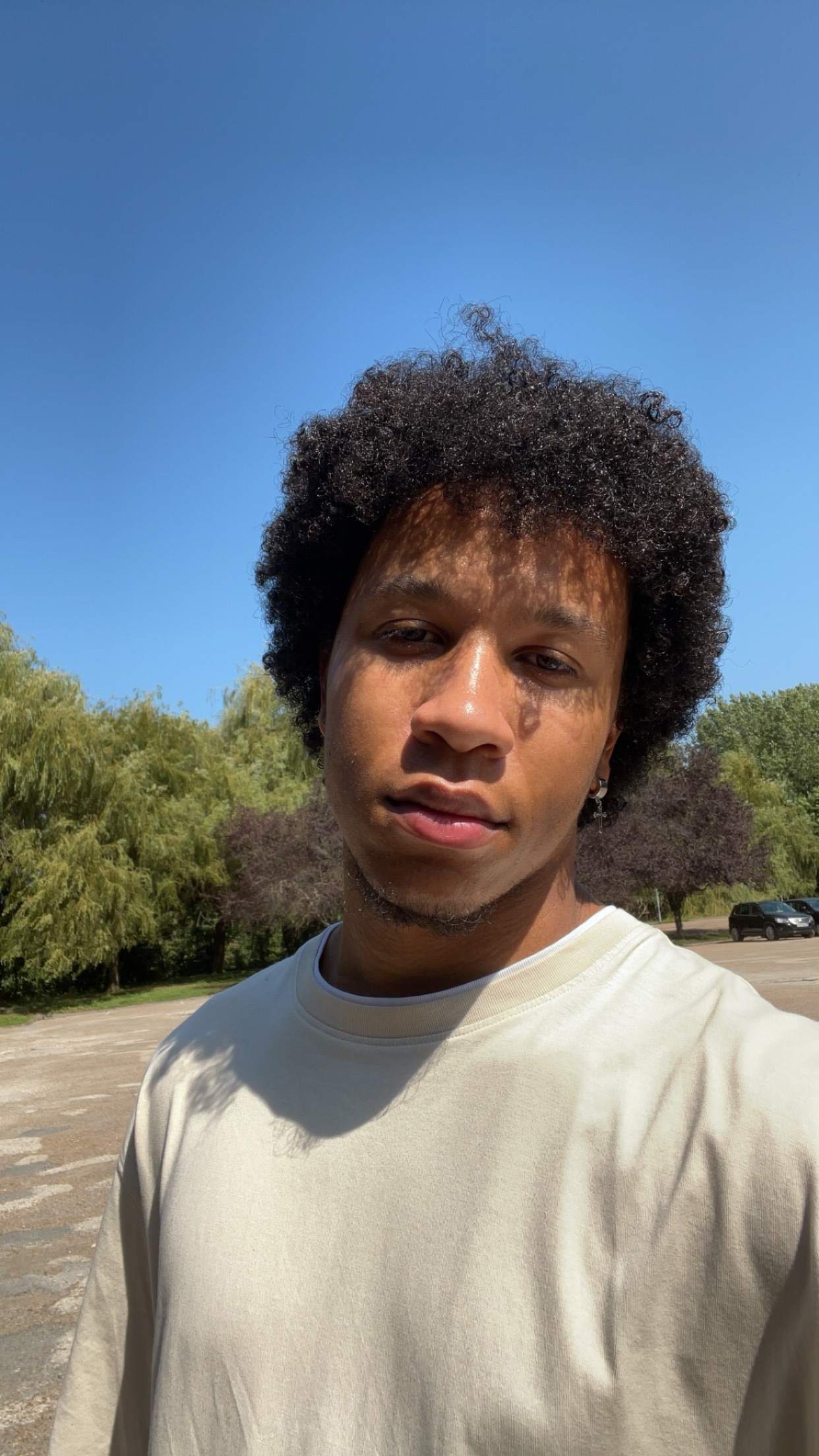 Profil de Amyr, 21 ans, TS Suisse à Cheyres