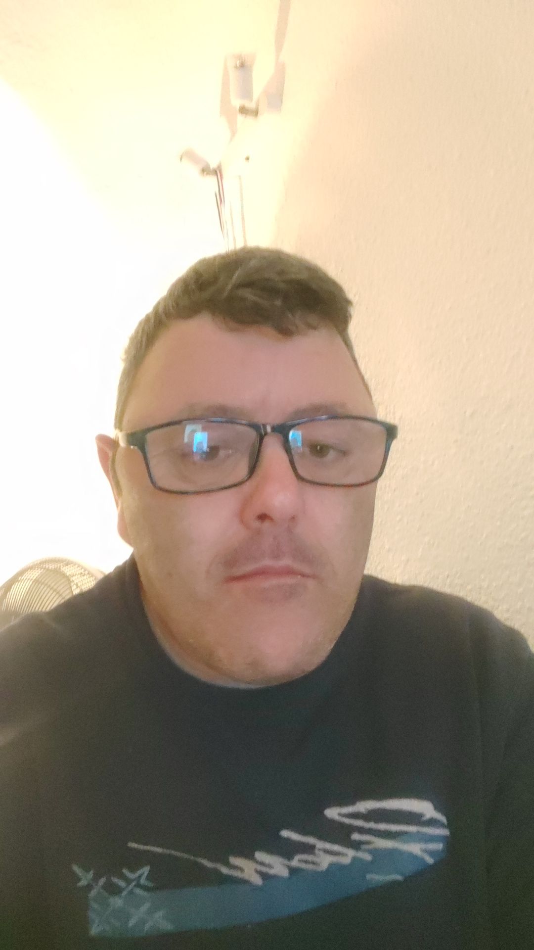 Profil de Estheban, 50 ans, TS Suisse à Rue
