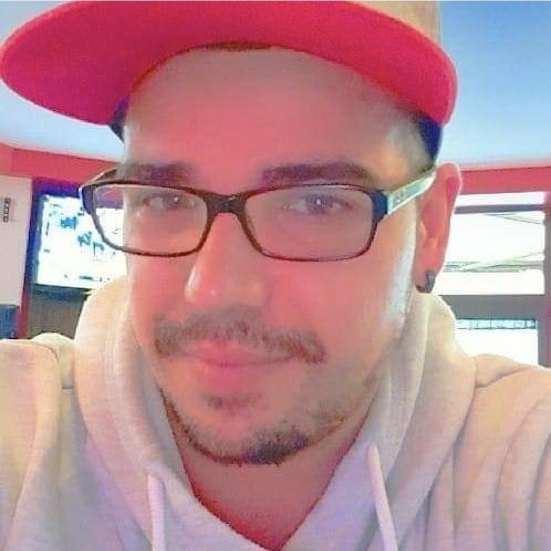 Profil de Check, 37 ans, TS Suisse à Corjolens