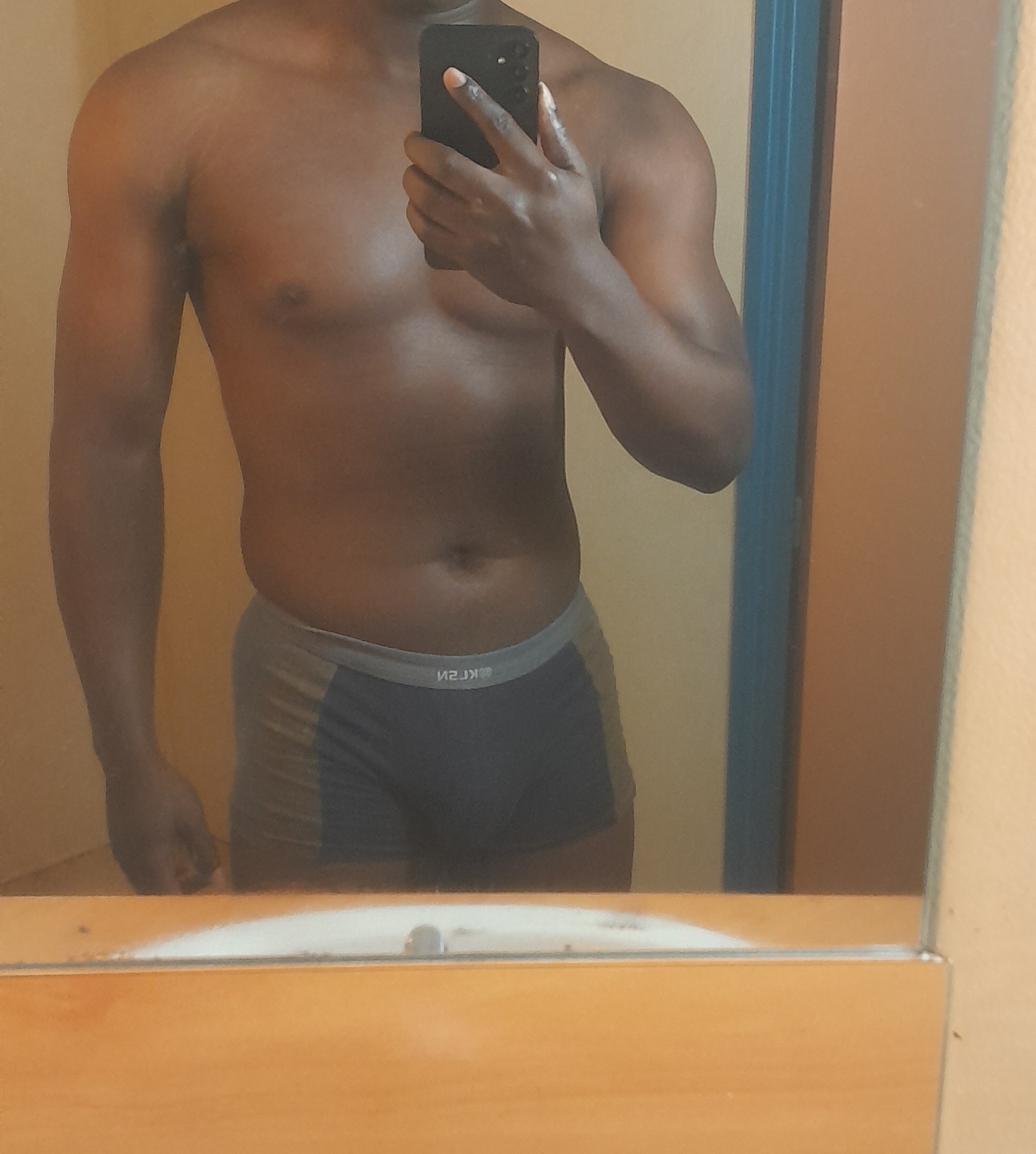 Profil de Nourreddine, 23 ans, TS Suisse à Gerra (Verzasca)