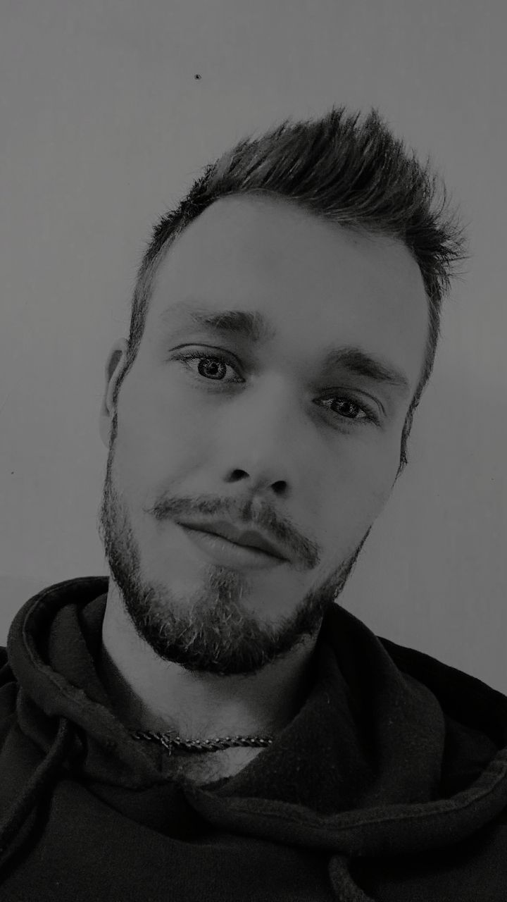Profil de Jordhan, 32 ans, TS Suisse à Vella