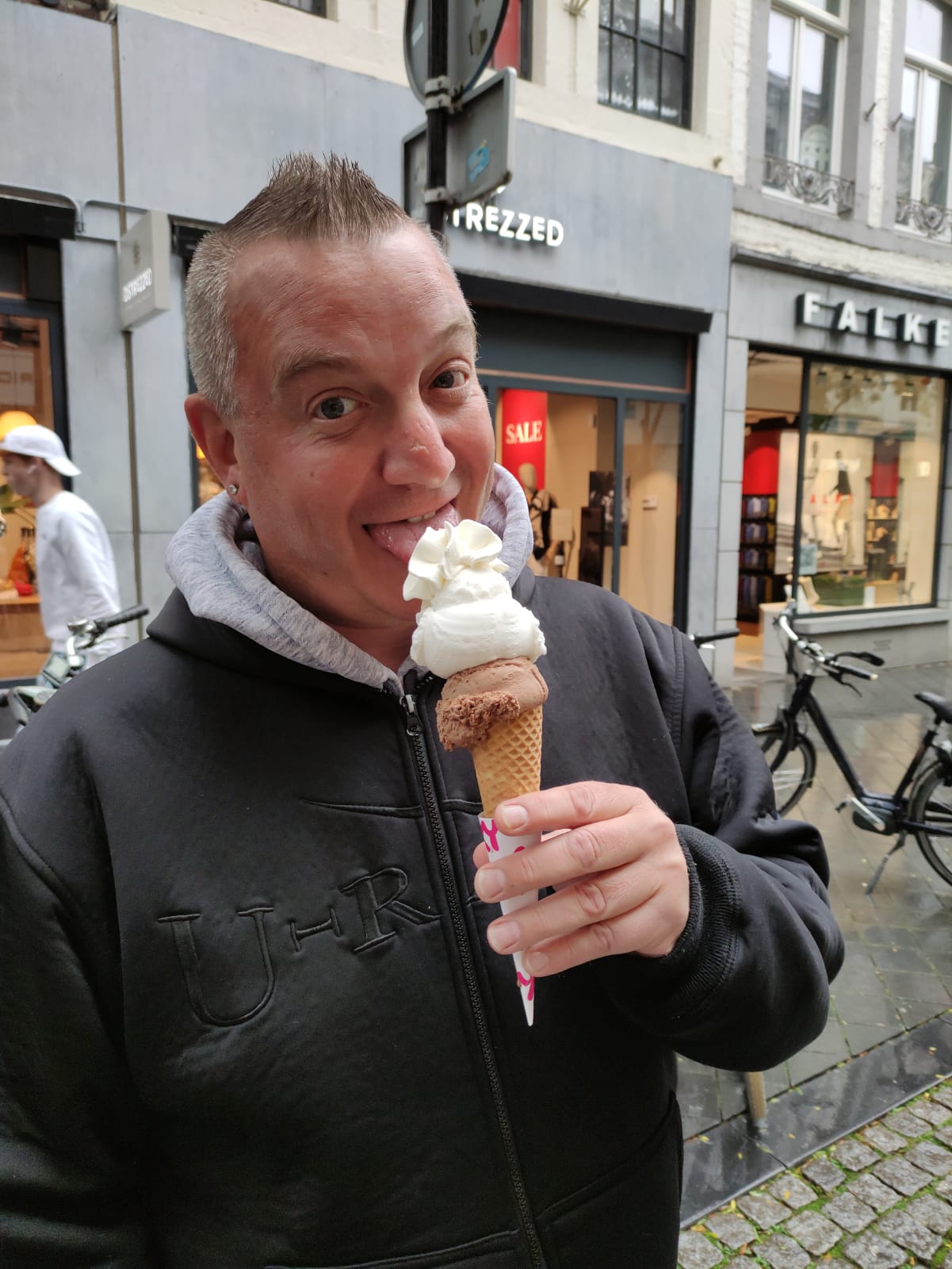 Profil de Faik, 47 ans, TS Suisse à Almens