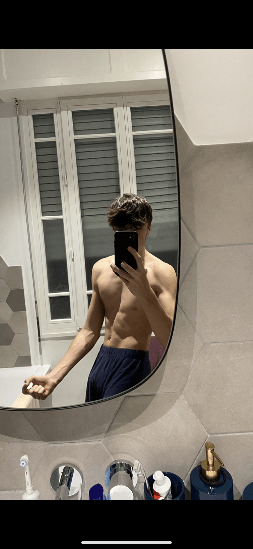 Profil de Tai, 19 ans, TS Suisse à Premier