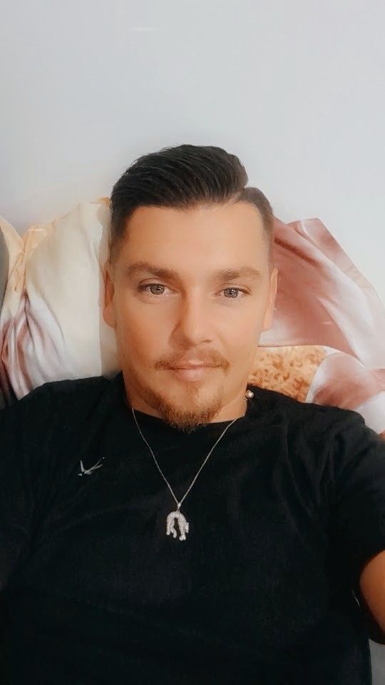Profil de Wallace, 33 ans, TS Suisse à Hüntwangen